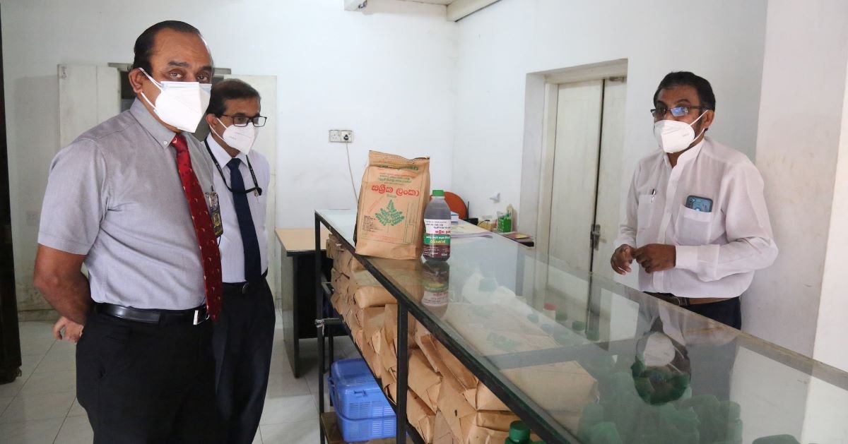 සාරභුමි ණය පිරිනැමීමට මහජන බැංකුවේ සභාපති කාබනික පොහොර ව්යාපෘති නිරික්ෂණ චාරිකාවක