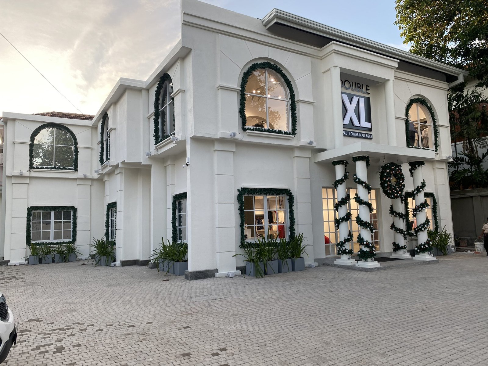 Hello Builders announce the timely completion of the Double XL flagship store