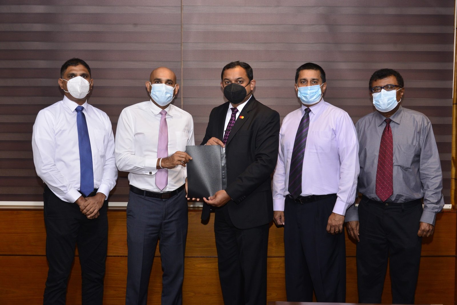 DFCC வங்கி Mastercard கொடுப்பனவு நுழைமுகத்தினூடாக இலத்திரனியல் முறையில் பணம் செலுத்துவதற்கு இடமளிக்க Mastercard உடன் ஒத்துழைக்கிறது