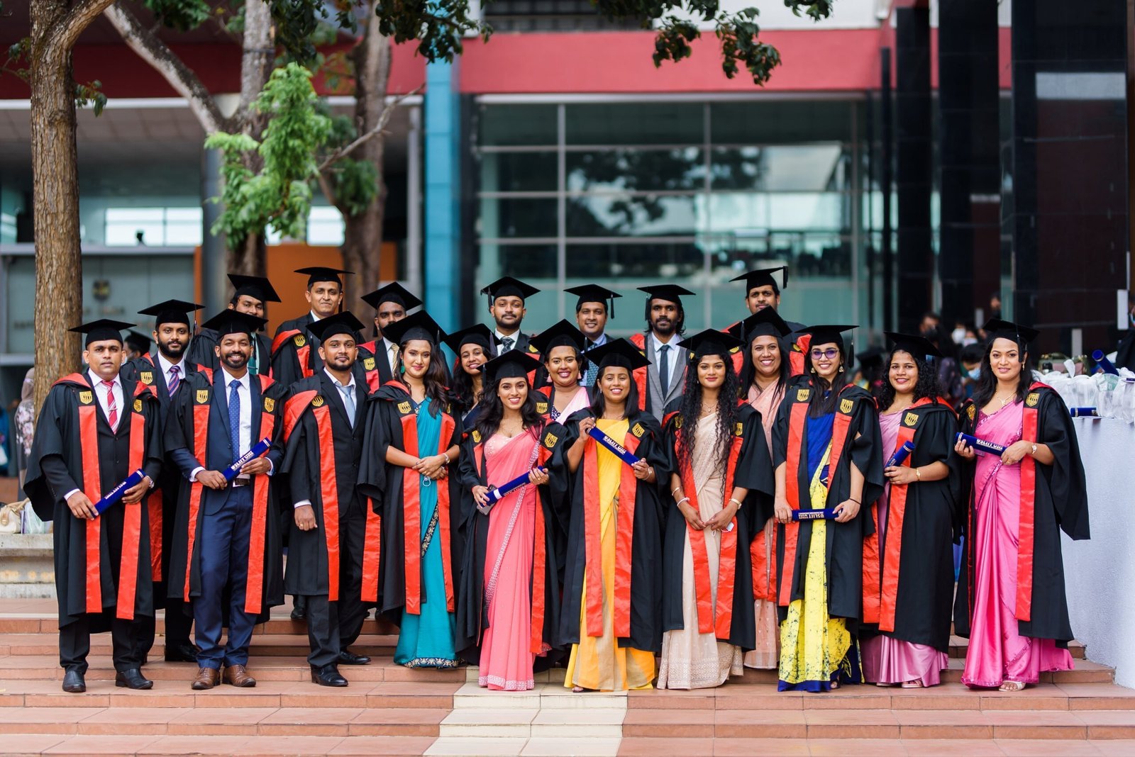 தனிப்பட்ட, தொழில்சார் முன்னேற்றம், சுய-நிலைப்புத்தன்மை மற்றும் வேலைவாய்ப்பு போன்றவற்றுடன் மாணவர்களுக்குப் போட்டித் தன்மையை வழங்கும் SLIIT இன் பட்டப்பின்படிப்புத் திட்டங்கள்