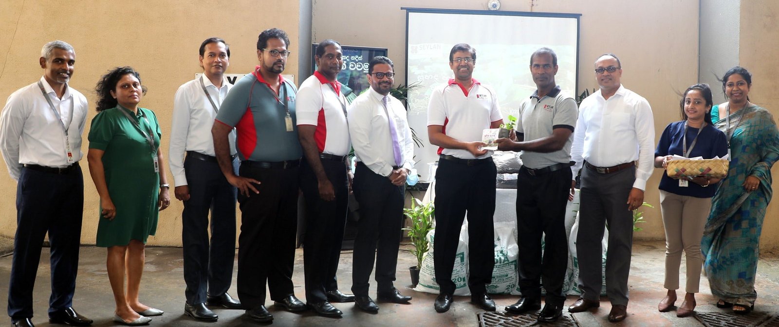 Seylan Bank encourages home cultivation among staff with free seed distribution