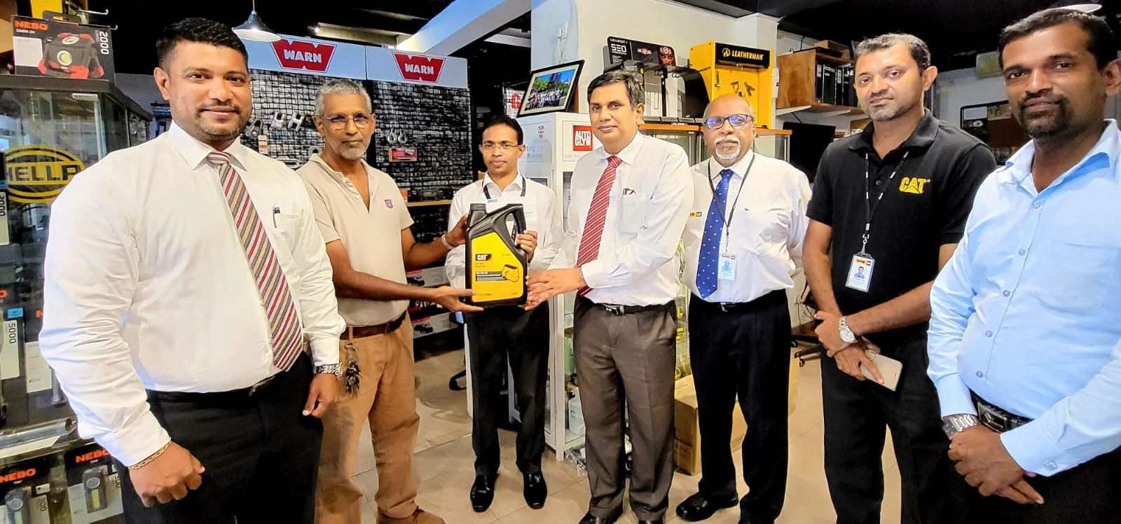 United Tractor and Equipment (පුද්.) සමාගම, මෙරට සාමාන්ය පාරිභෝගිකයින් වෙනුවෙන් CAT® ලිහිසි තෙල් බෙදාහැරීම ආරම්භ කරයි