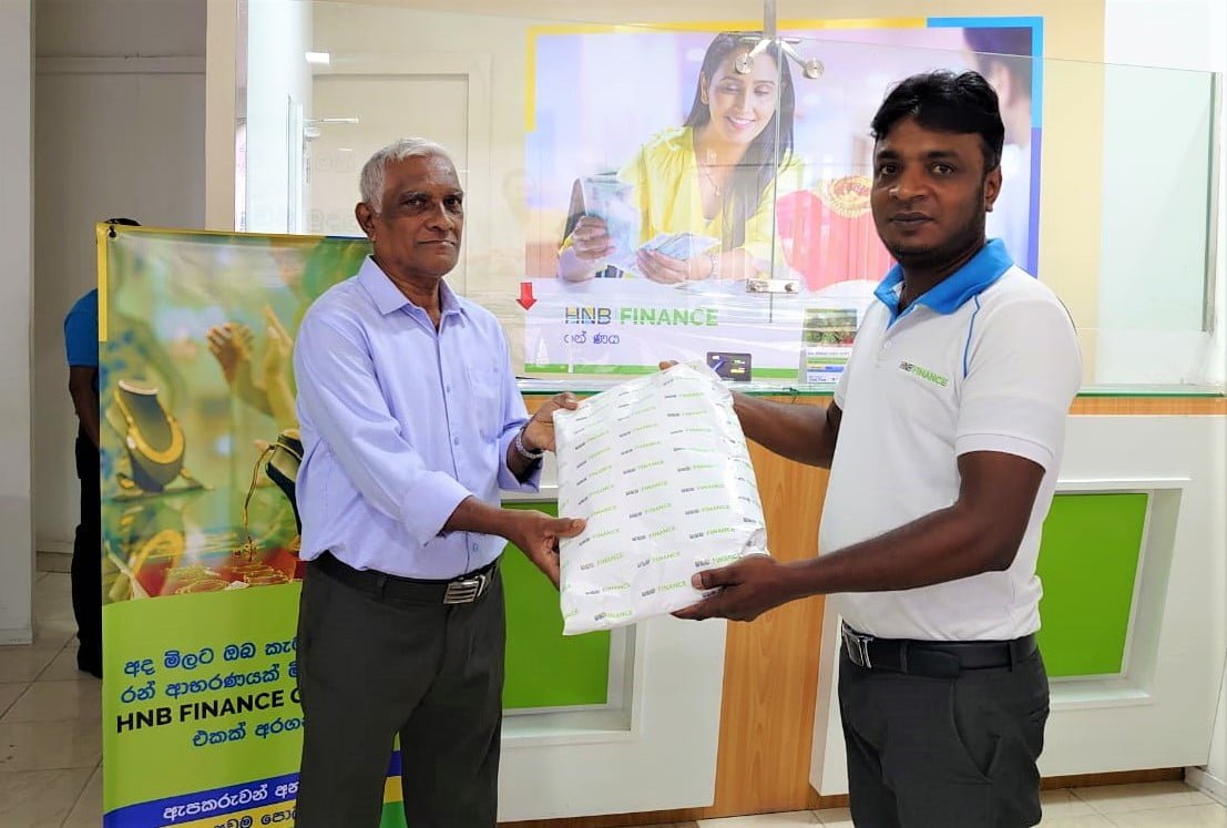 HNB FINANCE presents winner of ‘Methbara Kathandara’ with exclusive prizes