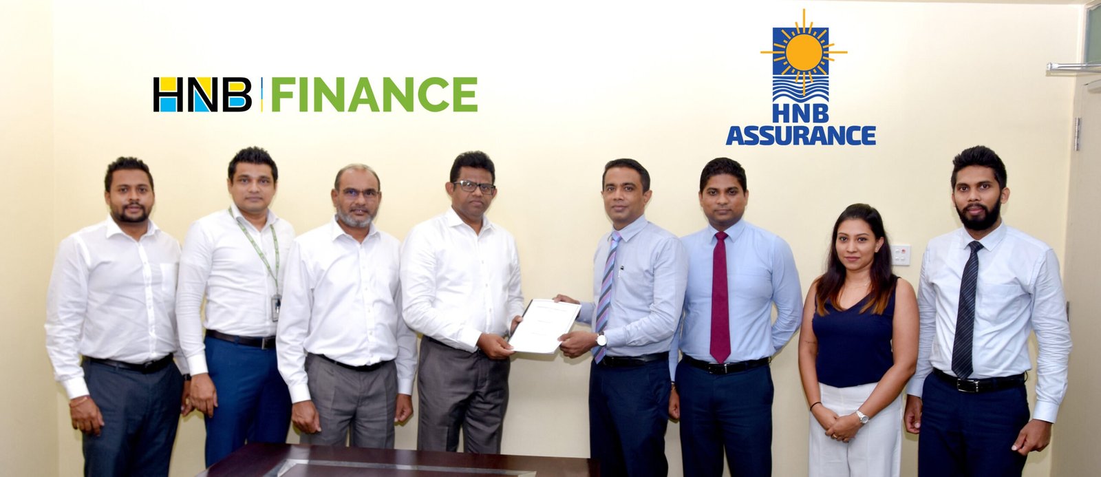புரிந்துணர்வு ஒப்பந்தத்தில் கைச்சாத்திடும் HNB Finance PLC மற்றும் HNB Assurance PLC