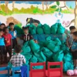 <strong>එක්සත් රාජධානියේ ‘හොපර්ස්’ සහ හේමාස් අවුට්රීච් පදනම එක්වී පියවර පෙරපාසල් වල දරුවන්ට පෝෂණ මලු පිරිනමයි</strong>