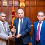 පීපල්ස් ලීසිං ඇන්ඩ් ෆිනෑන්ස් පීඑල්සි (ESQR) “හොඳම භාවිතය 2022” යුරෝපීය සම්මානය අතිගරු ජනාධිපතිතුමන් වෙත ඉදිරිපත් කරයි.