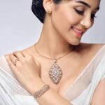 Vogue Jewellers’ Commitment to Excellence Shines with Lifetime Warranty and Golden Friday Delights