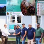 SLT-MOBITEL තිරසර සංචාරක කර්මාන්තයක් බිහිකිරීම සඳහා පෙරමුණ ගනිමින් යුනෙස්කෝ ලෝක උරුමයක්වන හෝර්ටන් තැන්න ජාතික වනෝද්යානයේ නව සංඥා පුවරු සවිකරයි