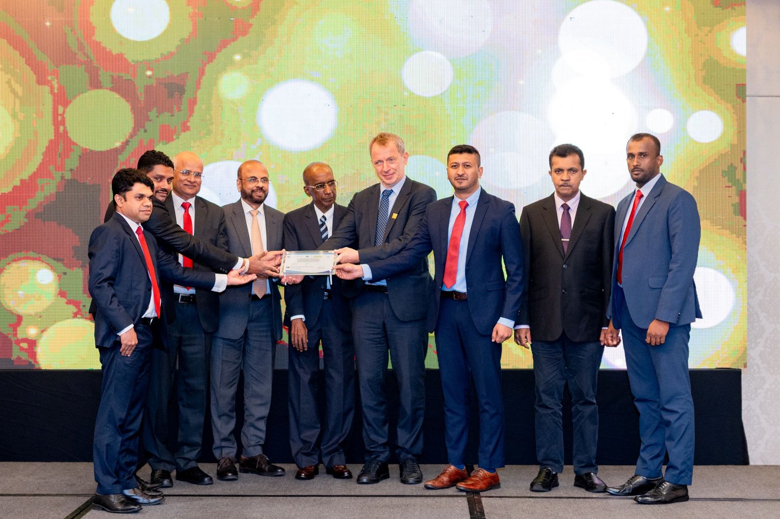 INSEE සිමෙන්ති EcoLabel සහතිකය හිමි කරගත් ප්රථම සිමෙන්ති සමාගම බවට පත් වූ වගයි