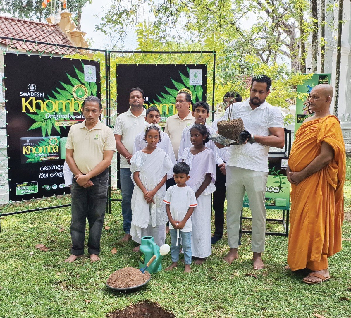 Swadeshi Khomba launches the second stage of “Swadeshi Khomba Mihithala Sathkaraya” program to plant kohomba trees in temples. 